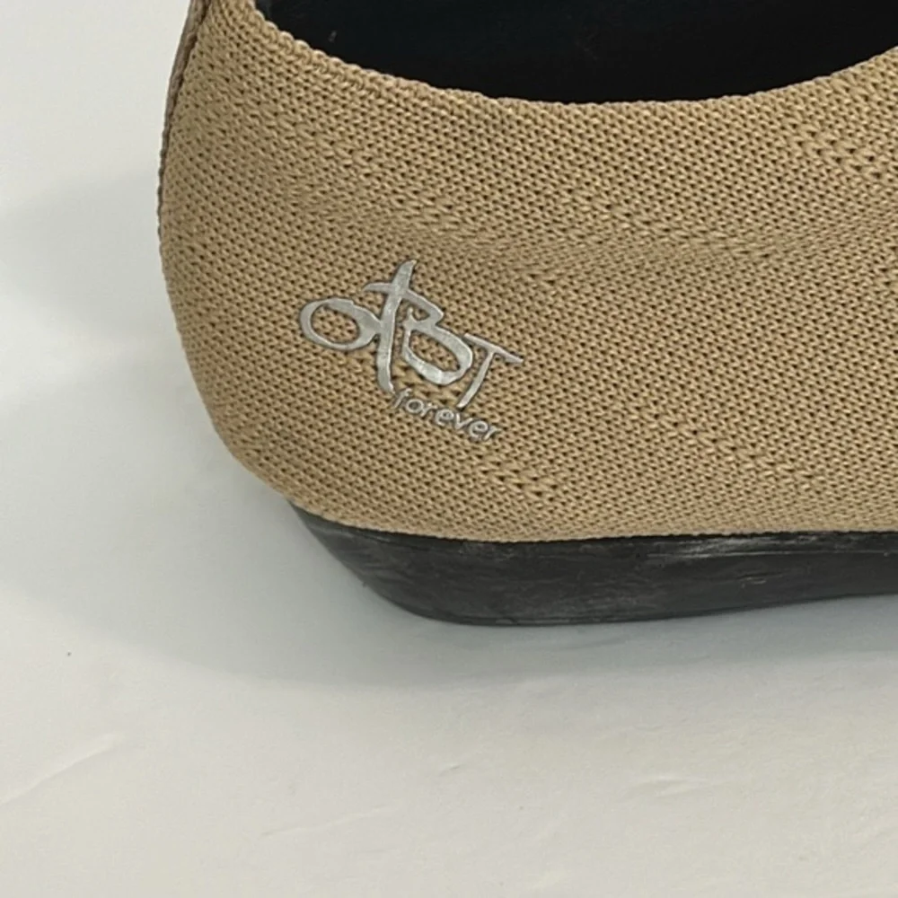 OTBT Wilna Sneaker in camel color Fabric Size 8.5